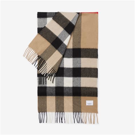 burberry beige plaid wool scarf.